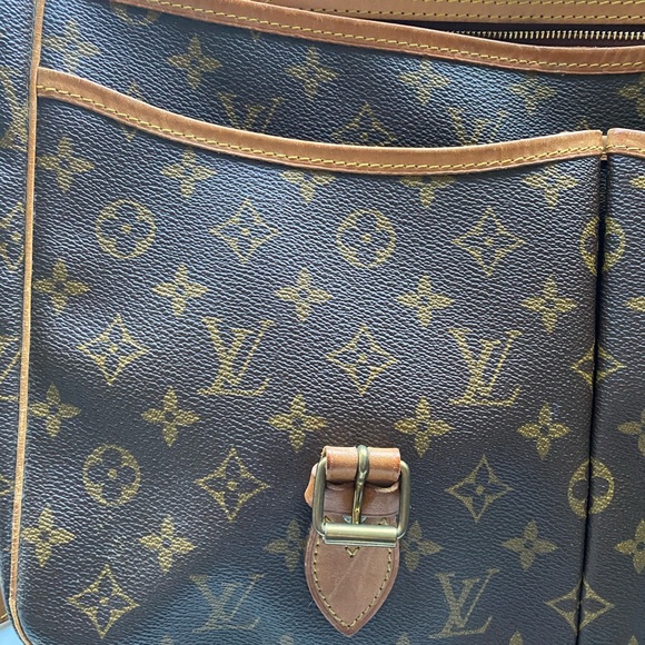 LOUIS VUITTON MESSENGER BAG - Picture 10 of 13